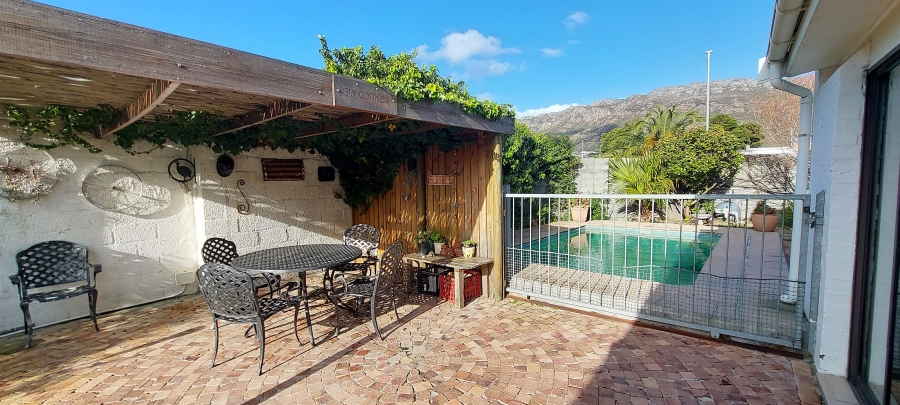 4 Bedroom Property for Sale in Dobson Western Cape
